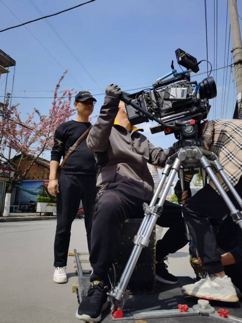 城子河区广告片拍摄：快消品牌爆款之选，网感内容适配社媒传播！